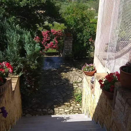 Emily, Soothing Experience, Perfect Getaway Gardeládes