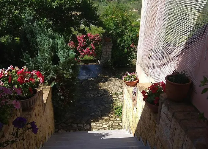 Emily, Soothing Experience, Perfect Getaway Gardelades