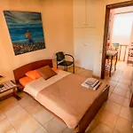Emily, Soothing Experience, Perfect Getaway בית נופש Gardeládes
