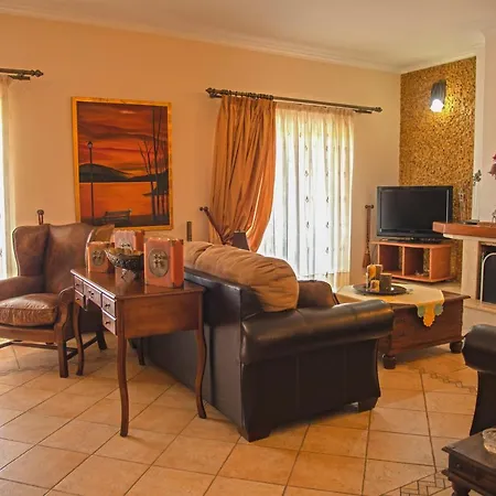 בית נופש Emily, Soothing Experience, Perfect Getaway Gardeládes