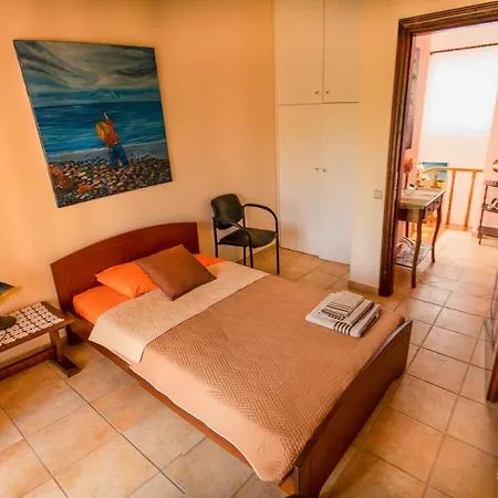 Emily, Soothing Experience, Perfect Getaway בית נופש Gardeládes