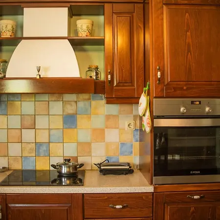 Emily, Soothing Experience, Perfect Getaway בית נופש Gardeládes