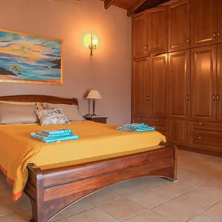 בית נופש Emily, Soothing Experience, Perfect Getaway Gardeládes