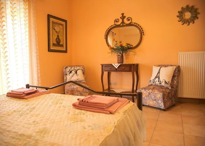 Emily, Soothing Experience, Perfect Getaway Gardeládes